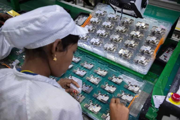 India Cuts Import Duty On Mobile Phone Components To 10 Pc