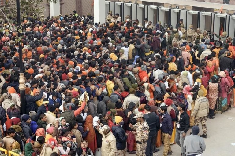 As Ayodhya’s Ram Temple Welcomes Public, Devotees Flock in Large Numbers