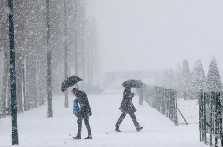 Intense Cold Grips Kashmir as Jammu Registers Lowest Temperature of the Season