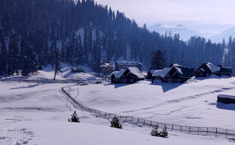 Kashmir Experiences Cold Wave as Minimum Temperatures Drop Below Freezing Point
