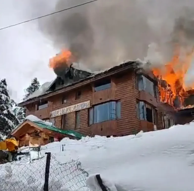 Fire breaks out at a hotel in Gulmarg