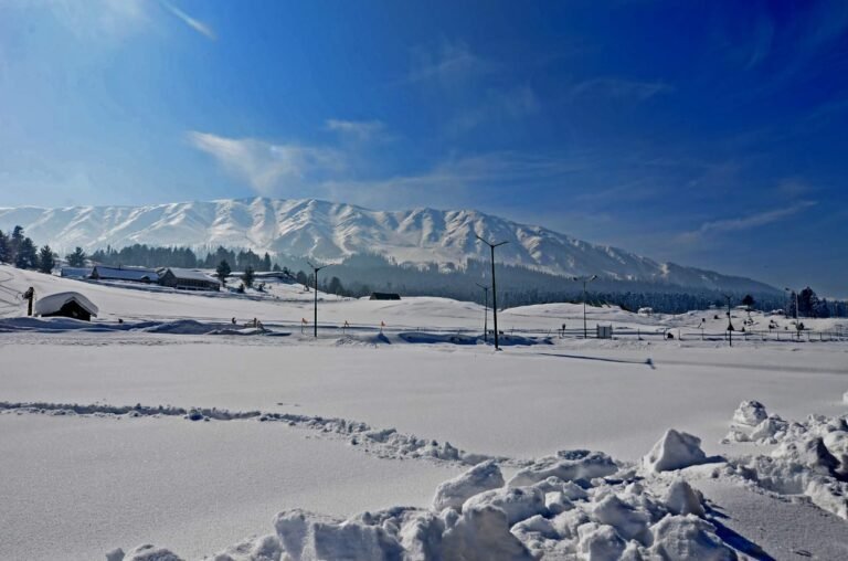 Kashmir Experiences Continued Sub-Zero Night Temperatures: Srinagar Records -3.1°C, Gulmarg at 9.0°C