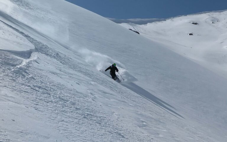 Omar Abdullah Urges Center to Enhance Skiing Infrastructure in Gulmarg
