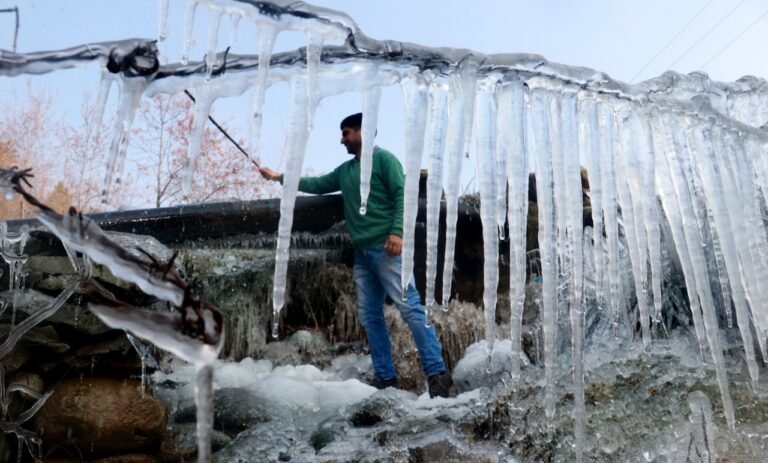 Sub-zero temp continue in Kashmir, Srinagar records minus 4.8°C