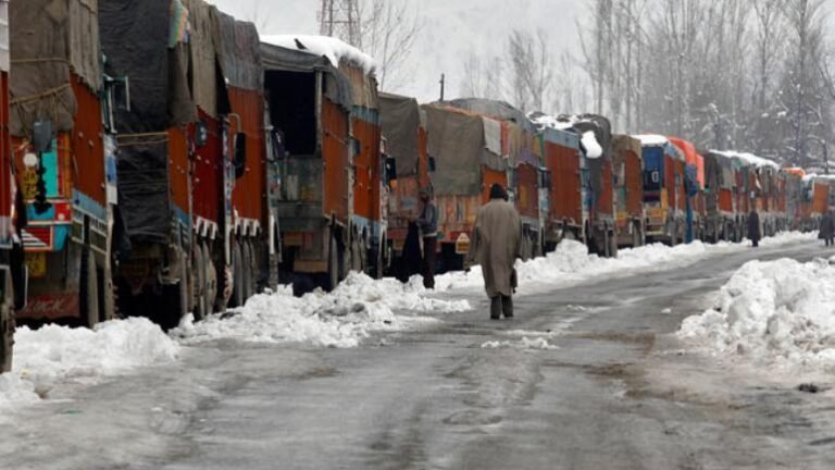 J&K Highway Closed For Traffic, Over 200 Vehicles Stranded