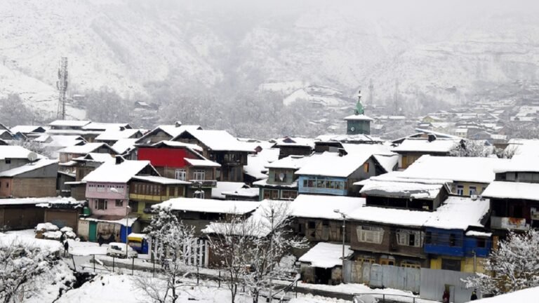 Night Temperature Drops Several Notches Below Zero In Kashmir