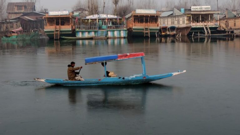 Kashmir Prepares for Rainy Weather Amid Rising Nighttime Temperatures