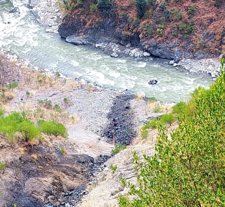 Tragic accident claims life of fuel tanker driver in Ramban